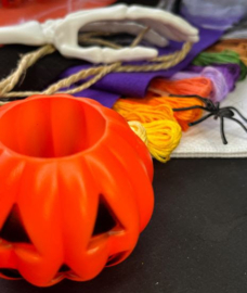 Secret Stitch Along 2026/4 Vervaco (AIDA) Halloween editie