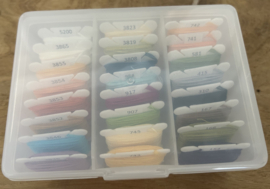 Voorraaddoosje met 24 DMC garens (8 meter per streng)