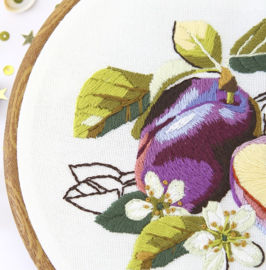 Plum - Embroidery (Pruim)