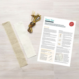 Borduurpakket Bookmark Honey Bee - The Crafty Kit Company - Boekenlegger HoningBij