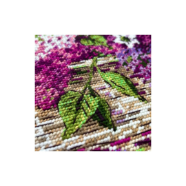 2359 Borduurpakket Basket of Lilacs - RIOLIS