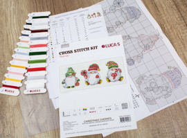 JK030 Borduurpakket Luca-S - Christmas Gnomes (plastiek stramien)