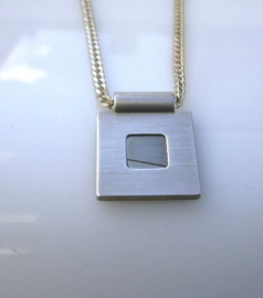 zilveren collier met zilver en titanium hanger