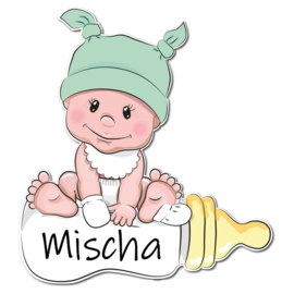 Geboortebord Mischa - schattige baby met groen mutsje slabbetje fles