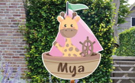 Geboortebord Mya - giraffe in zeilbootje