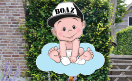 Geboortebord Boaz - stoere baby jongen met pet op wolk