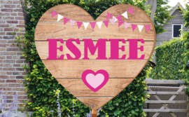 Geboortebord Esmee  -  steigerhouten (printed) hart met vlaggetjes