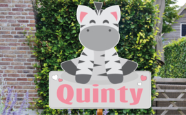 Geboortebord Quinty - zebra naambordje hartjes