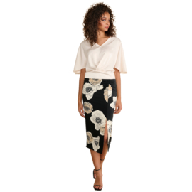 K-design A127 P908  aansluitende travelstof rok met split en grote bloemen print