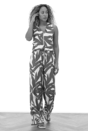 K-design A112 P910 mouwloze travelstof jumpsuit met grote bladeren print