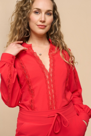 Mi Piace MP202776 Travelstof blouse met kant - rood