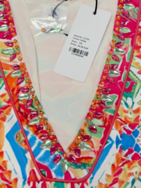 K-design C310 P094 | Mouwloze travelstof jurk met print en kralen | SS2026