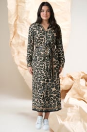 K-design B112 P014 Travelstof maxi jurk met luipaard print en band | FW2025-2026