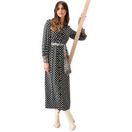 K-design B324 P059 Travelstof maxi jurk met print en band | FW2025-2026