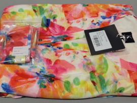 K-design A217 P982 mouwloze travelstof jurk met bloemen print, haakwerk banen en riem