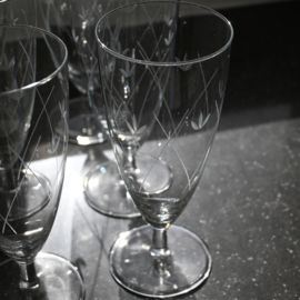Glas op voet - Met gravure - vintage - voor water, wijn, limonade - set van ZES