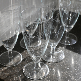 Glas op voet - Met gravure - vintage - voor water, wijn, limonade - set van ZES