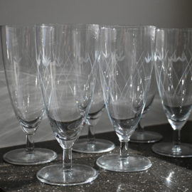 Glas op voet - Met gravure - vintage - voor water, wijn, limonade - set van ZES