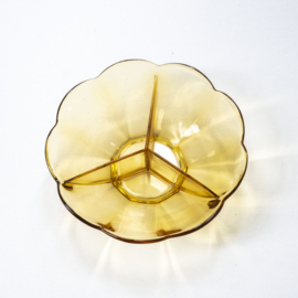 Serveerschaal - vintage - glas- vakverdeling  - amberkleurig