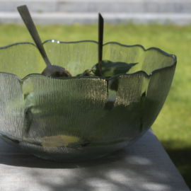 Saladeschaal - Serveerschaal - vintage - Glas - set van zeven - inclusief zes kopjes  -  vintage - Arcoroc Fleur