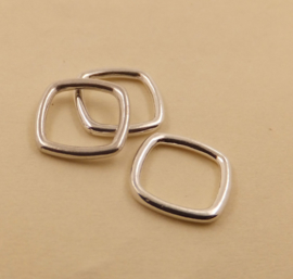 Ring, vierkant gesloten ring.  11x8,5x1,2 mm