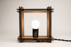 #LAMP No. 1 vierkant noten – minimalistische dimbare tafellamp