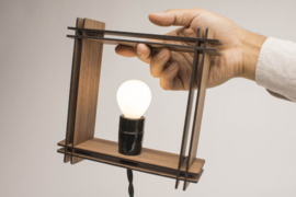 #LAMP No. 1 vierkant noten – Minimalistische dimbare tafellamp