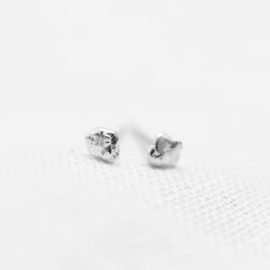 Raw Pebble Studs Silver - Julia Otilia