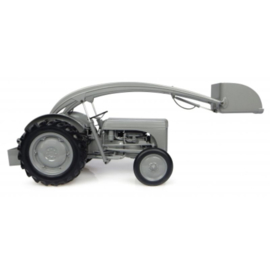 Ferguson TEA 20 with front loader and soil bucket UH4171 Scale 1:16
