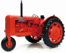 Nuffield Universal four row crop tractor Universal Hobbies Schaal 1:16