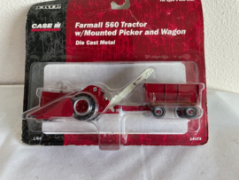 Farmall 560 met opbouw mais hakselaar en wagen ERTL14073. 1:64