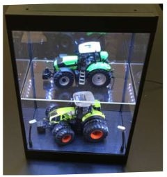 Display case with 2 layers. AT32910 for 1/32 models. Scale 1:32