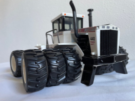 BIG BUD 440 op 12 wielen ERTL2569DA . 1:32