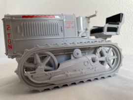 CATERPILLAR 2-TON track-Type ERTL2438. 1:16