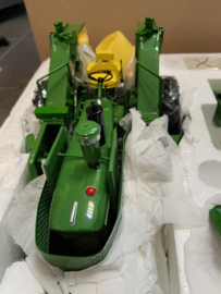 JOHN DEERE 4020 WITH 237 CORN PICKER PREC MODELS No: 14 ERTL5083.
