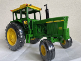 JOHN DEERE 4520 TOY FARMER 2001 ERTL 16087A. 1:16