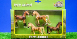 4 paarden in set van Kids Globe KG570013 Schaal 1:32