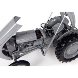 Ferguson TEA 20 with front loader and soil bucket UH4171 Scale 1:16