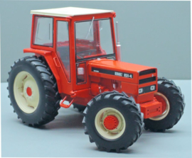 Renault 851  4 wd tractor met cabine Replicagri REP124 Schaal 1:32