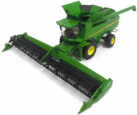 John Deere S680 Combine met maaibord. ERTL 46500 Schaal 1:32