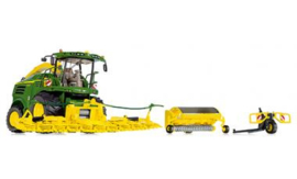 JD 8500 i hakselaar van Wiking  Wi 77832