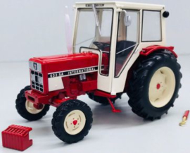 IH 633-SA tractor met cabine en 2 wielaandrijving. REP183 Schaal 1:32