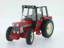 IH 845S tractor met Comfort cabine  REPO72 Replicagri Schaal 1:32