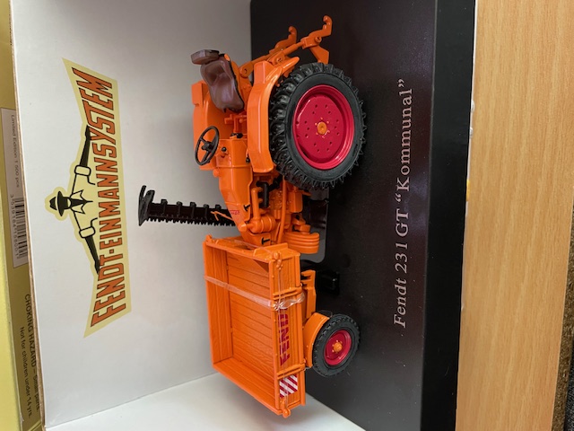 FENDT 231 GT Wertuigen drager in ORANJE HMT2012 UH4158.