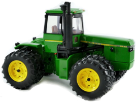 John Deere 8650. National Farm Show tractor 2016 ERTL 16304A Scale 1:32