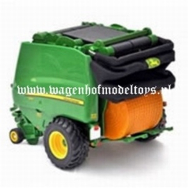 John Deere 990 ronde balenpers BR42784  Britains Schaal 1:32