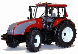 Valtra T rood dealer editie.  Universal Hobbies Schaal 1:32