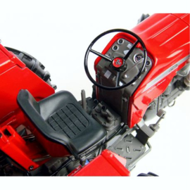 Massey Ferguson 135 tractor.UH2698 schaal 1:16
