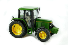 John Deere 6400 tractor Schuco. SC7731. Scale 1:32