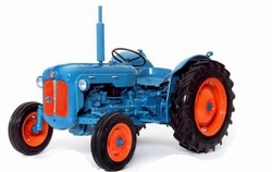 Fordson Dexta from 1958 Bl / Rd. Universal Hobbies Scale 1:16